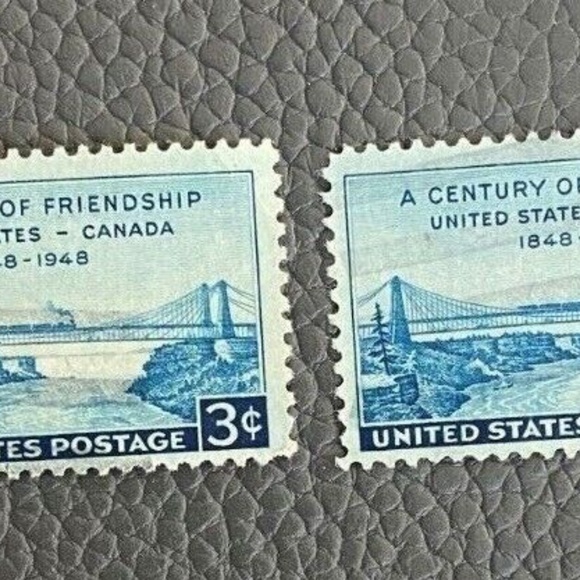U S STAMP 1948 CENTURY OF FRIENDSHIP US CANADA 3 CENT STAMPS (LOT OF 2). - Picture 2 of 2